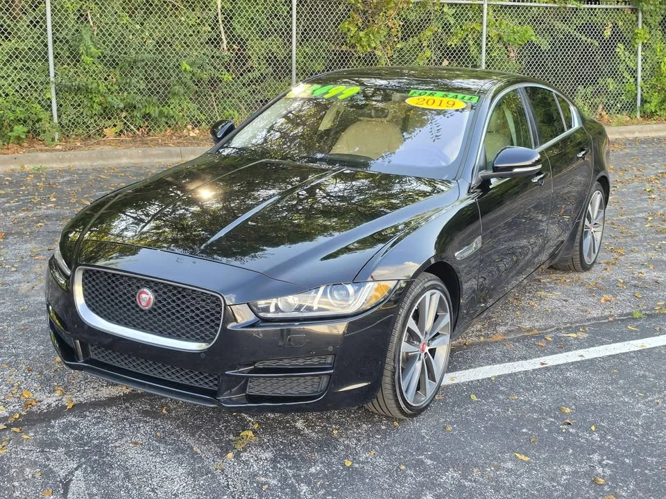 2019 Jaguar F-Pace - Image 2 of 20