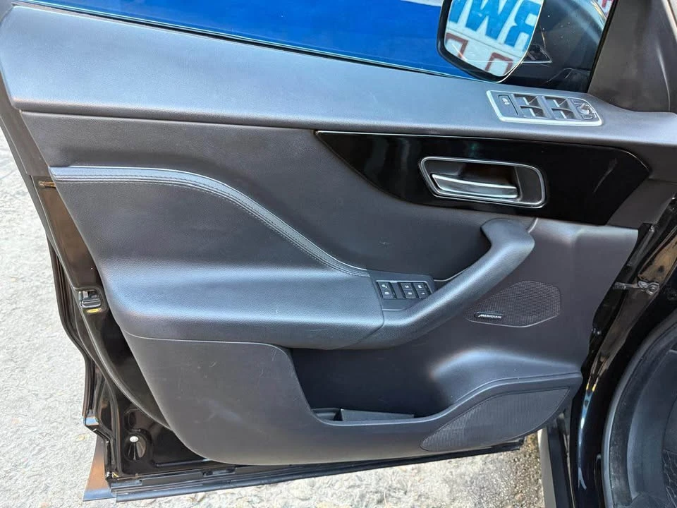 2019 Jaguar F-Pace - Image 4 of 12