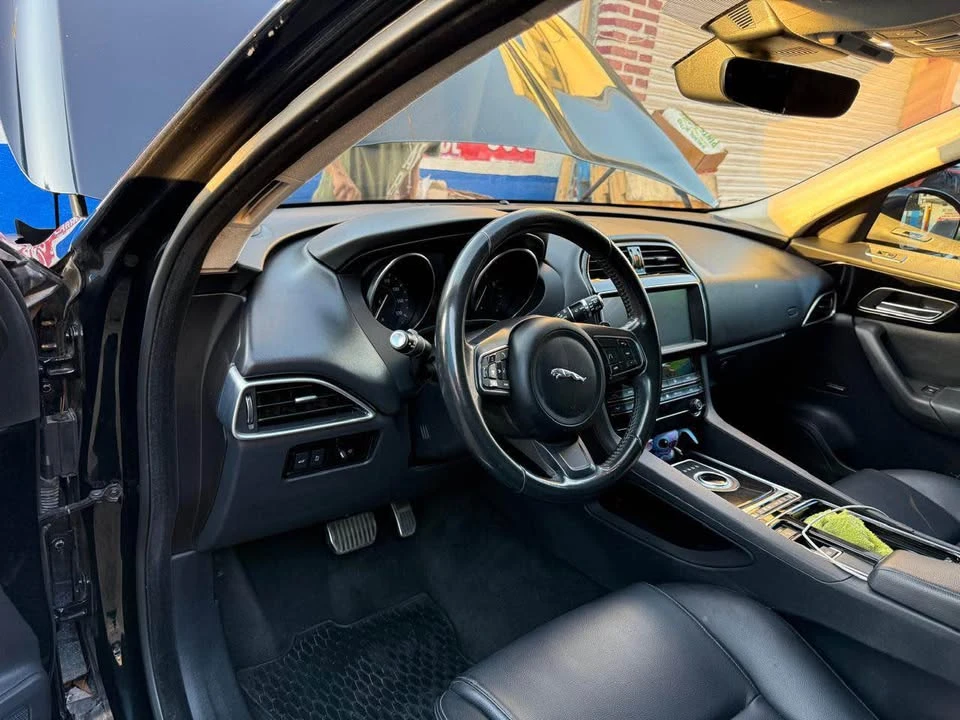 2019 Jaguar F-Pace - Image 3 of 12