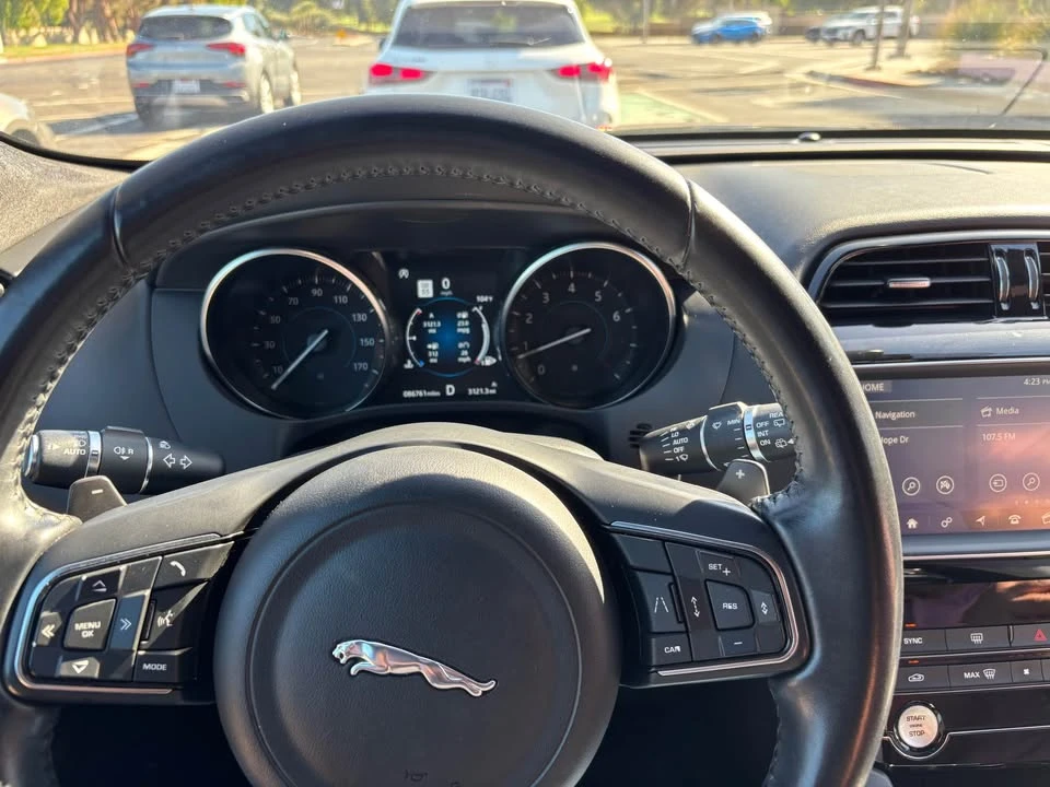 2019 Jaguar F-Pace - Image 9 of 18