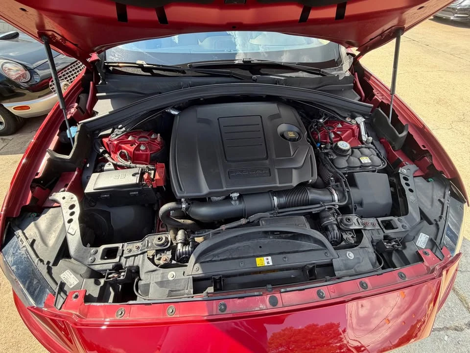 2019 Jaguar F-Pace - Image 8 of 19