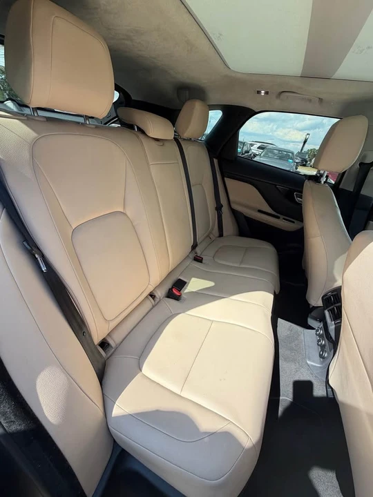 2019 Jaguar F-Pace - Image 18 of 19