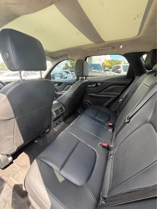 2019 Jaguar F-Pace - Image 5 of 7