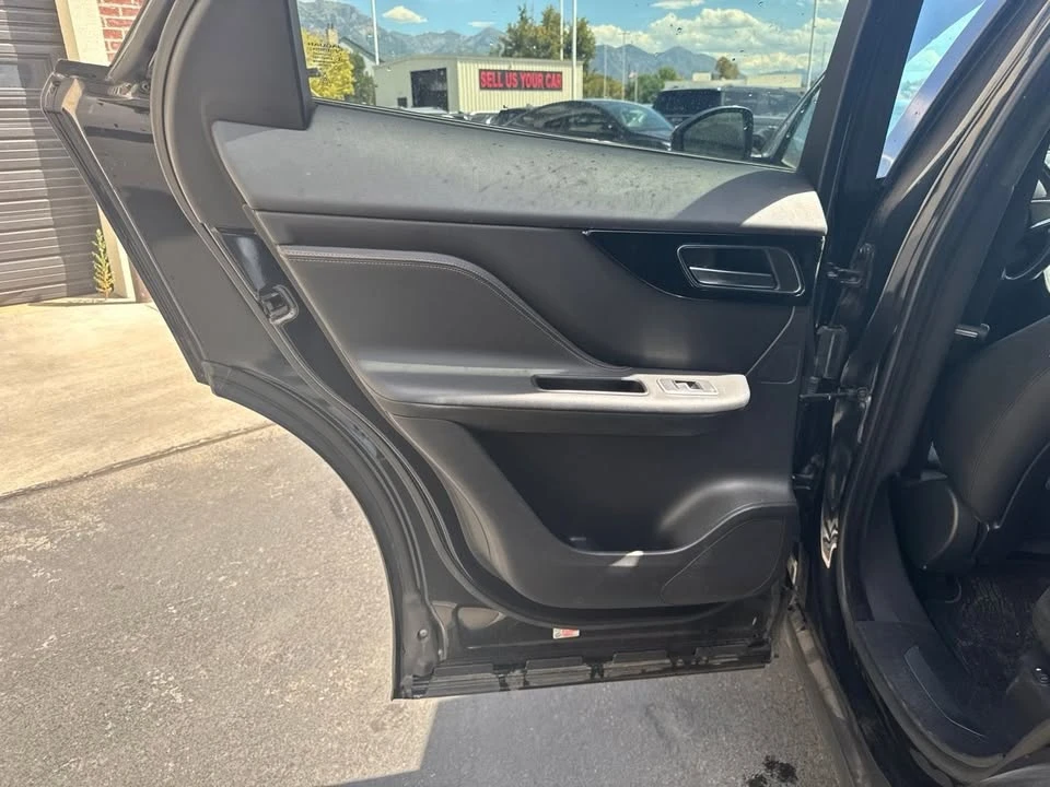 2019 Jaguar F-Pace - Image 17 of 20