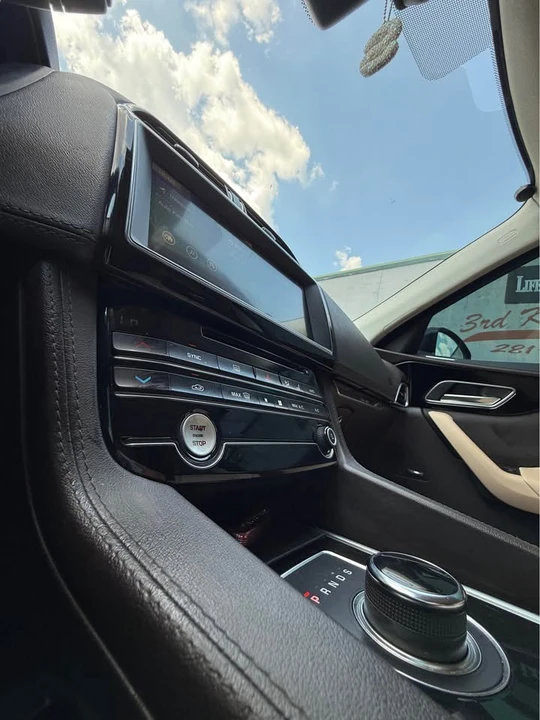 2019 Jaguar F-Pace - Image 7 of 8