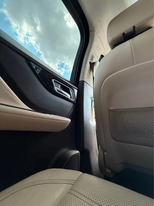 2019 Jaguar F-Pace - Image 6 of 8