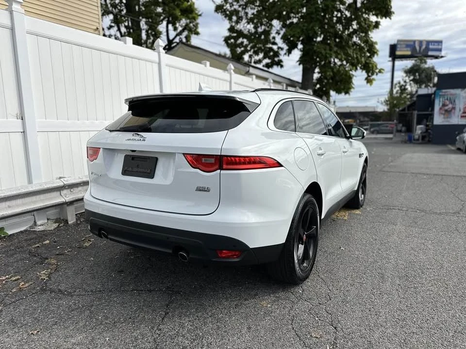 2019 Jaguar F-Pace - Image 7 of 17
