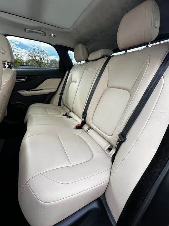 2019 Jaguar F-Pace - Image 16 of 17