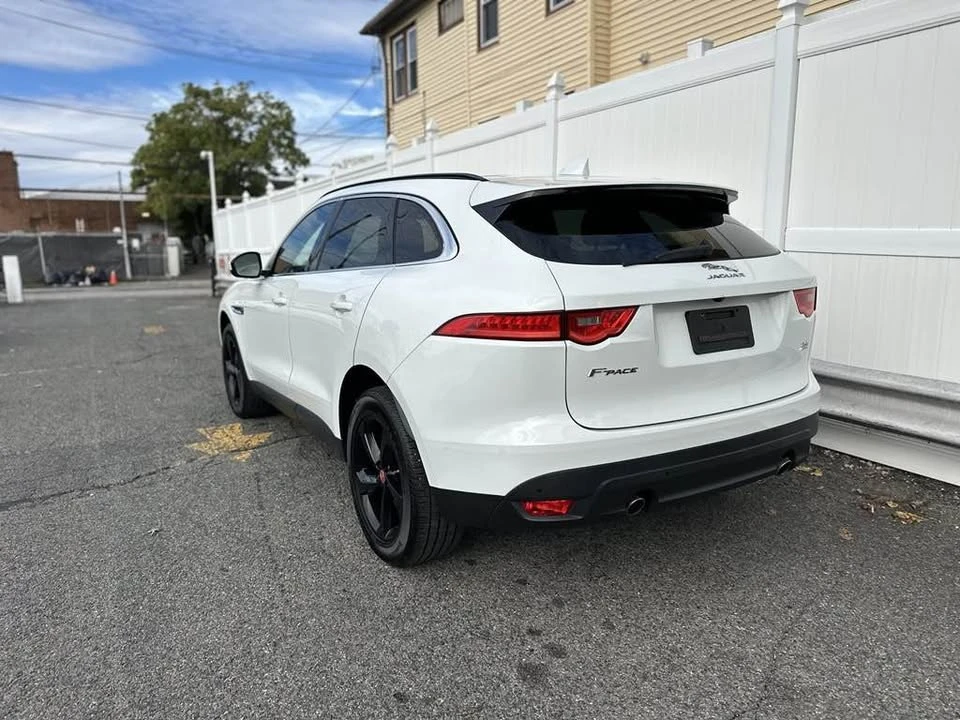 2019 Jaguar F-Pace - Image 5 of 17