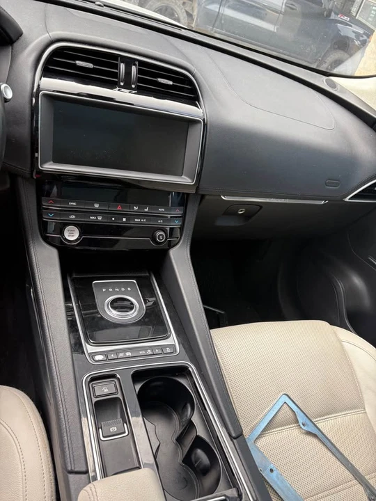 2019 Jaguar F-Pace - Image 8 of 10