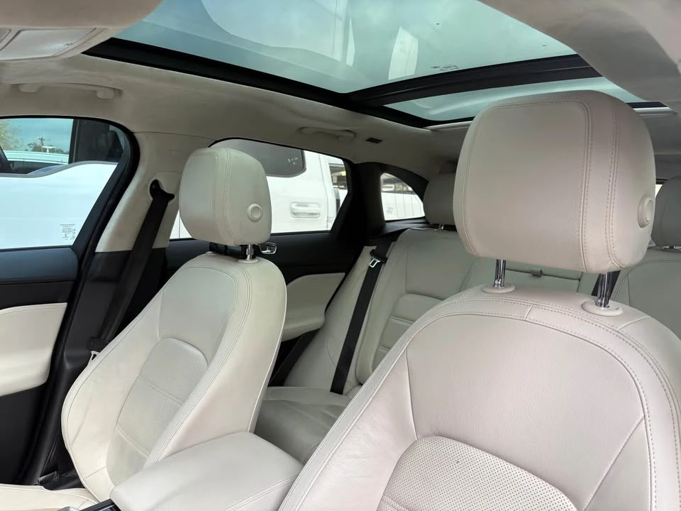 2019 Jaguar F-Pace - Image 9 of 10