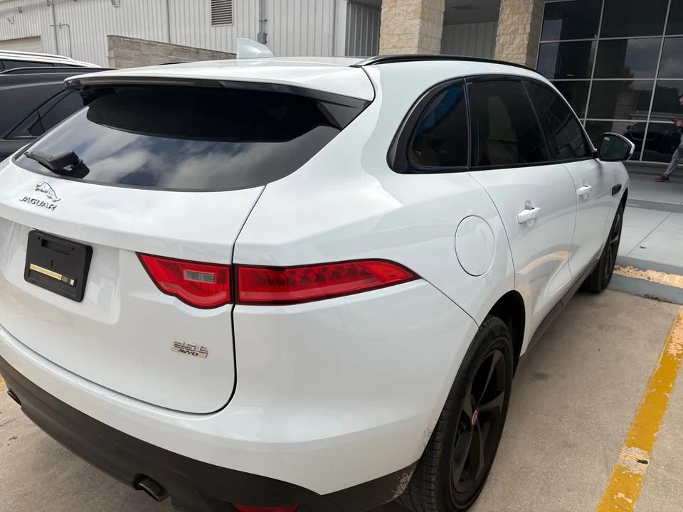 2019 Jaguar F-Pace - Image 4 of 10