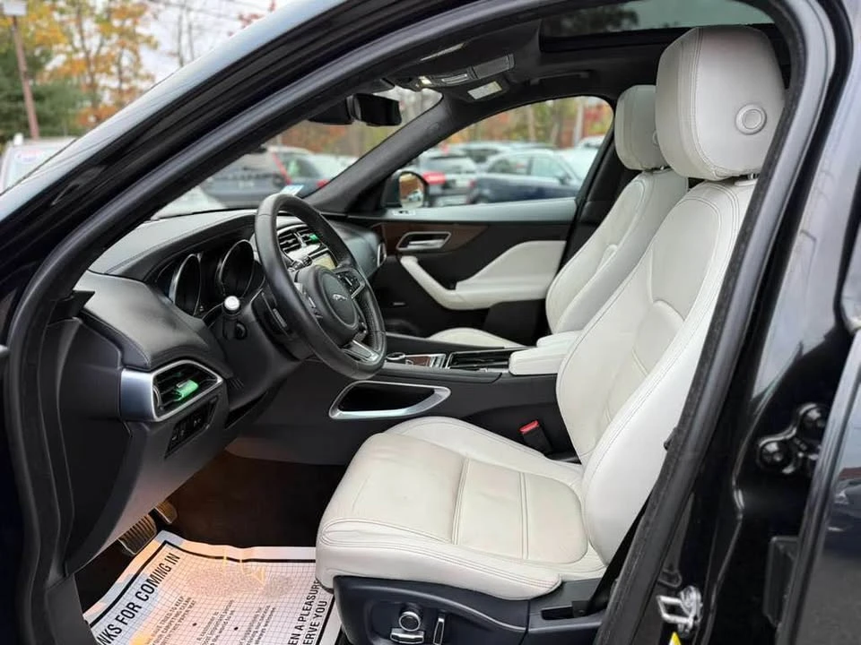 2019 Jaguar F-Pace - Image 8 of 11