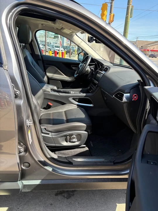 2019 Jaguar F-Pace - Image 11 of 17