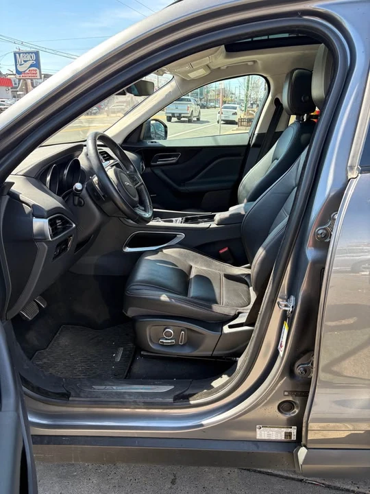 2019 Jaguar F-Pace - Image 8 of 17