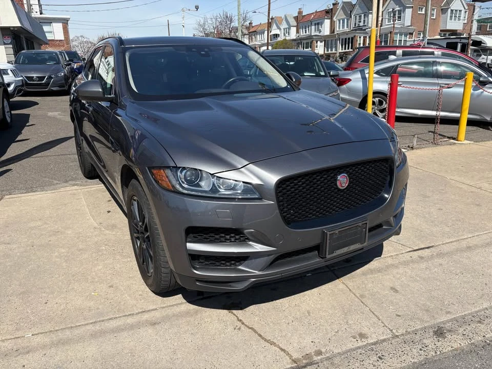 2019 Jaguar F-Pace - Image 2 of 17