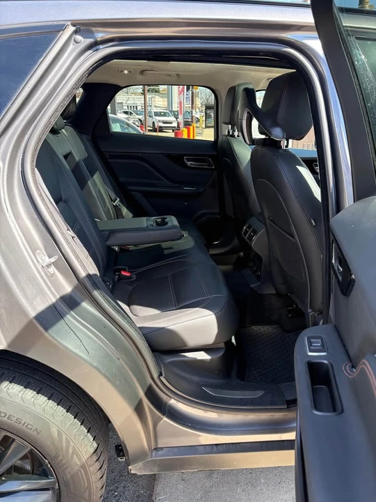 2019 Jaguar F-Pace - Image 10 of 17