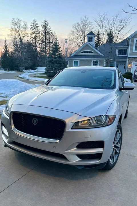 2019 Jaguar F-Pace - Image 2 of 12