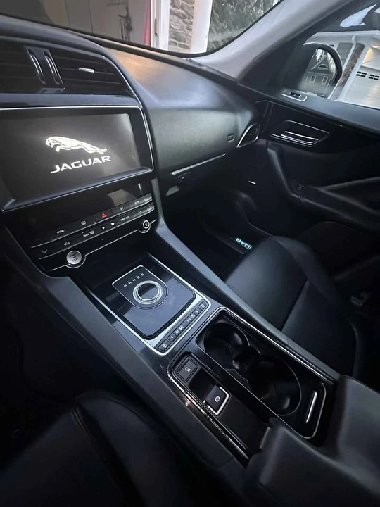 2019 Jaguar F-Pace - Image 6 of 12