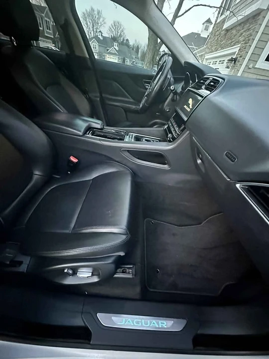 2019 Jaguar F-Pace - Image 7 of 12
