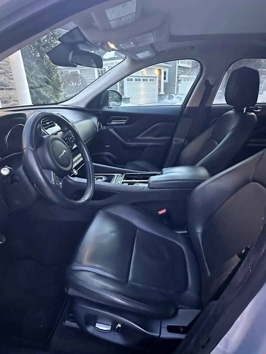 2019 Jaguar F-Pace - Image 8 of 12