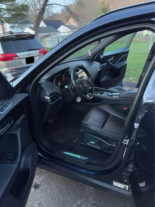2019 Jaguar F-Pace - Image 8 of 18