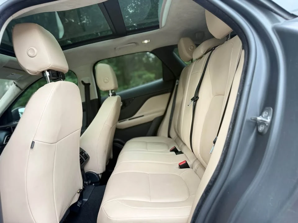 2019 Jaguar F-Pace - Image 9 of 14