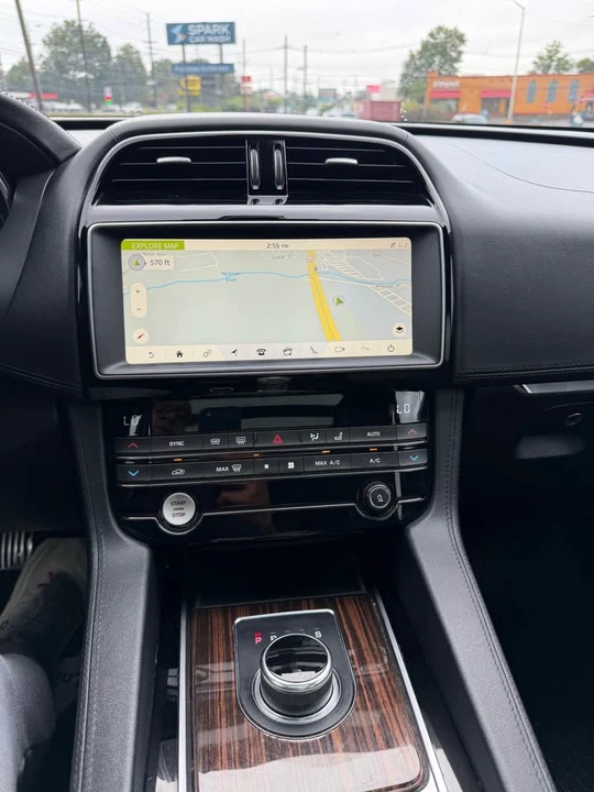 2019 Jaguar F-Pace SVR - Image 13 of 15