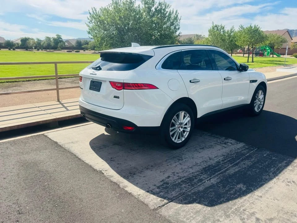 2019 Jaguar F-Pace - Image 5 of 11