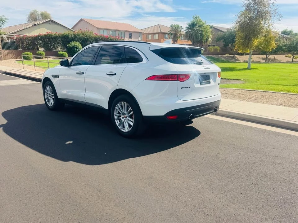 2019 Jaguar F-Pace - Image 2 of 11