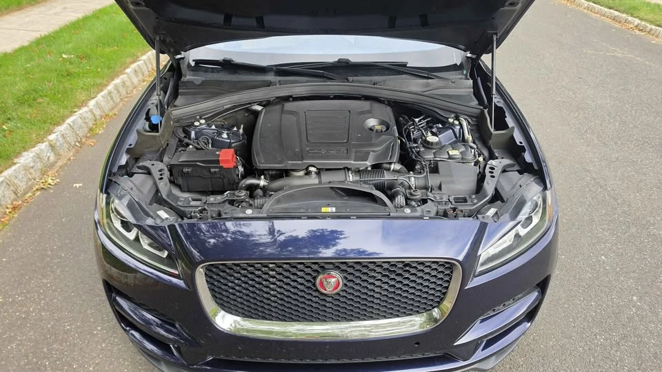 2019 Jaguar F-Pace - Image 17 of 18