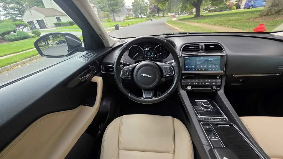 2019 Jaguar F-Pace - Image 13 of 18