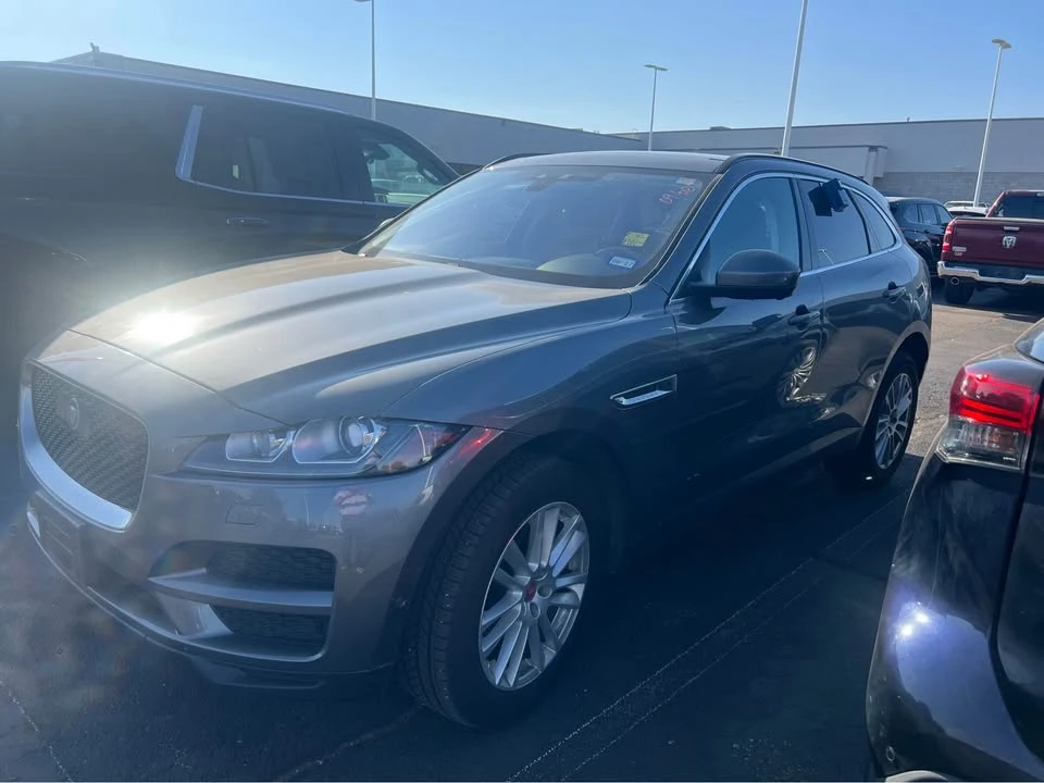 2019 Jaguar F-Pace - Image 2 of 7