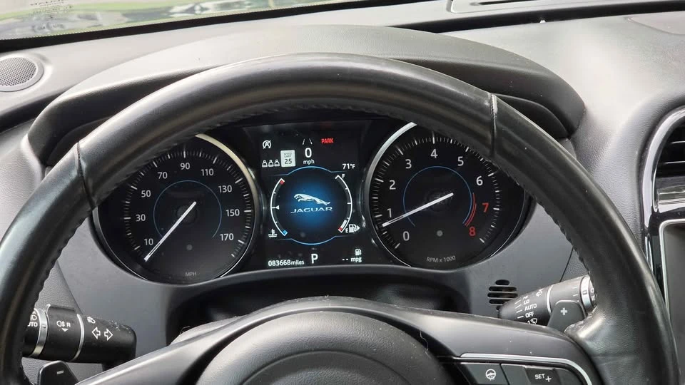 2019 Jaguar F-Pace - Image 14 of 18