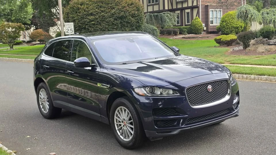 2019 Jaguar F-Pace - Image 3 of 18