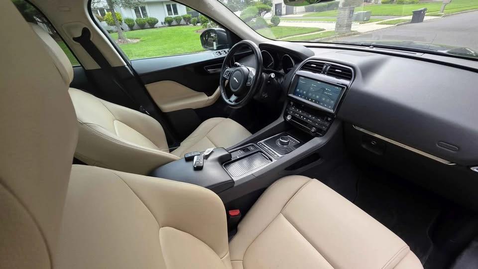 2019 Jaguar F-Pace - Image 16 of 18