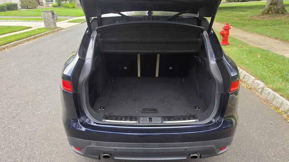 2019 Jaguar F-Pace - Image 10 of 18