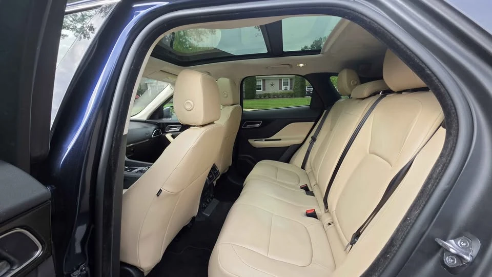 2019 Jaguar F-Pace - Image 11 of 18