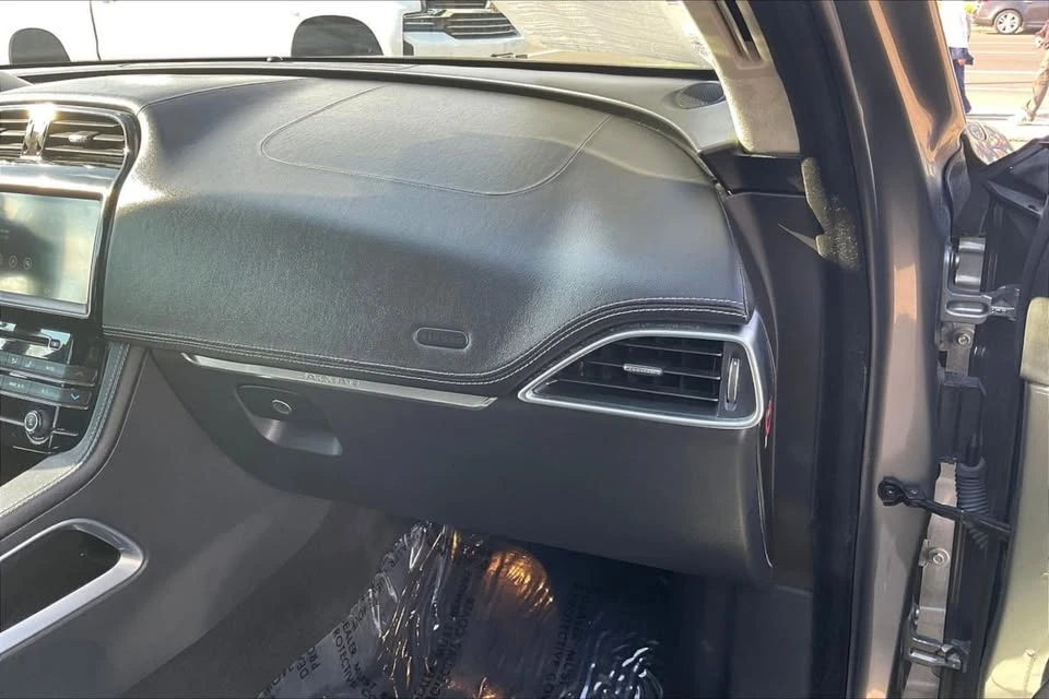 2019 Jaguar - Image 15 of 20