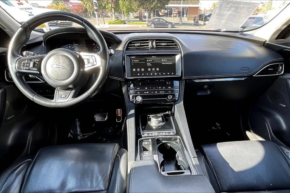 2019 Jaguar - Image 14 of 20