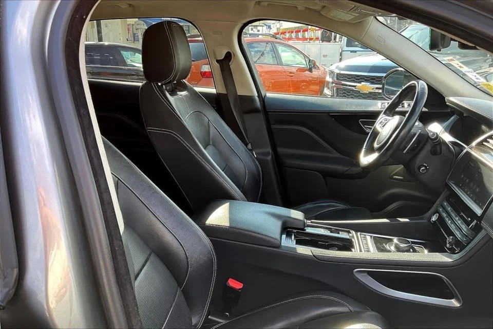 2019 Jaguar - Image 7 of 20