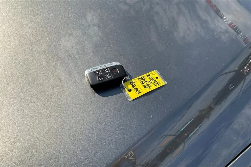 2019 Jaguar - Image 10 of 20