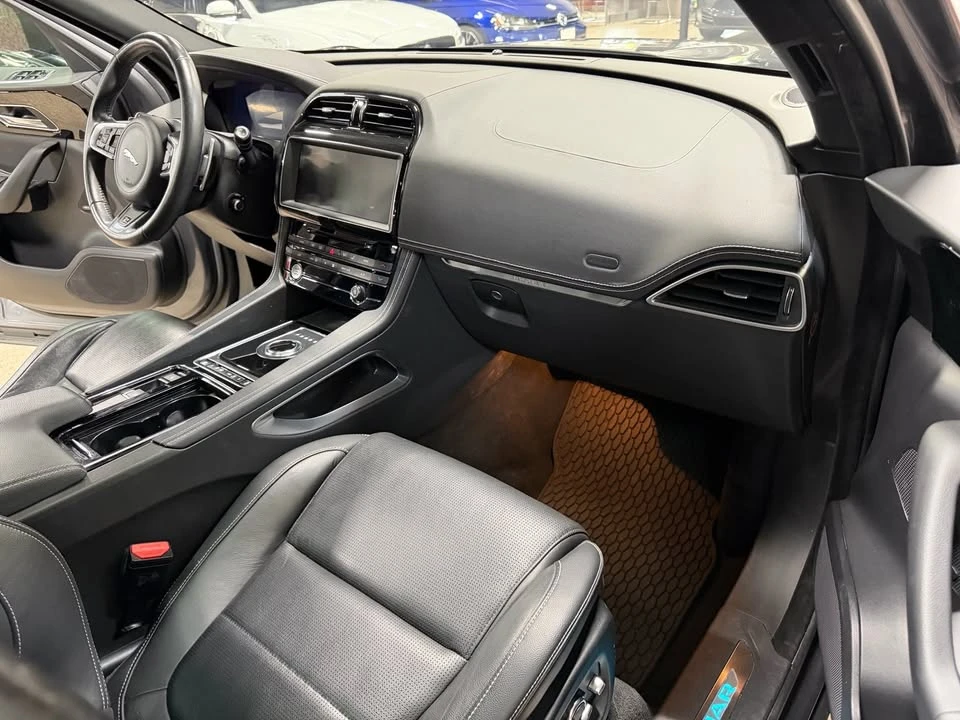 2019 Jaguar F-Pace - Image 14 of 20