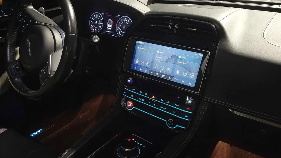 2019 Jaguar F-Pace SVR - Image 9 of 14