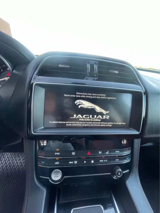 2019 Jaguar F-Pace - Image 15 of 20