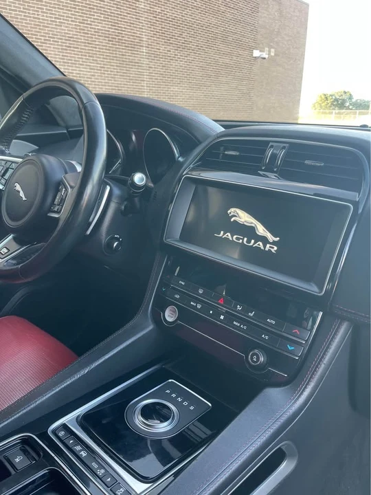 2019 Jaguar F-Pace - Image 13 of 20