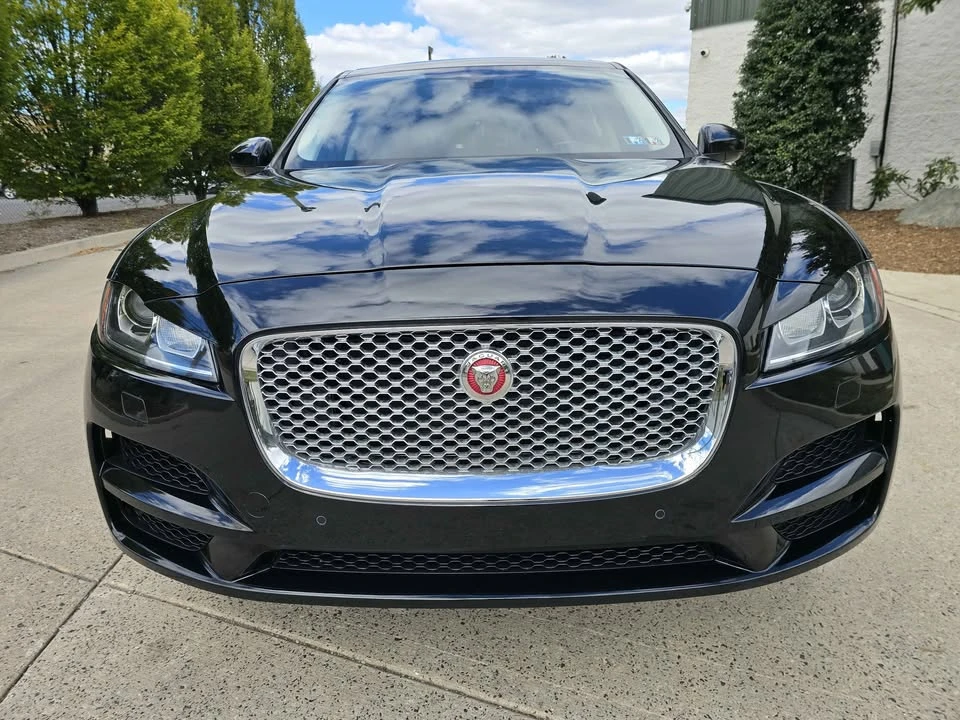 2019 Jaguar F-Pace - Image 2 of 20