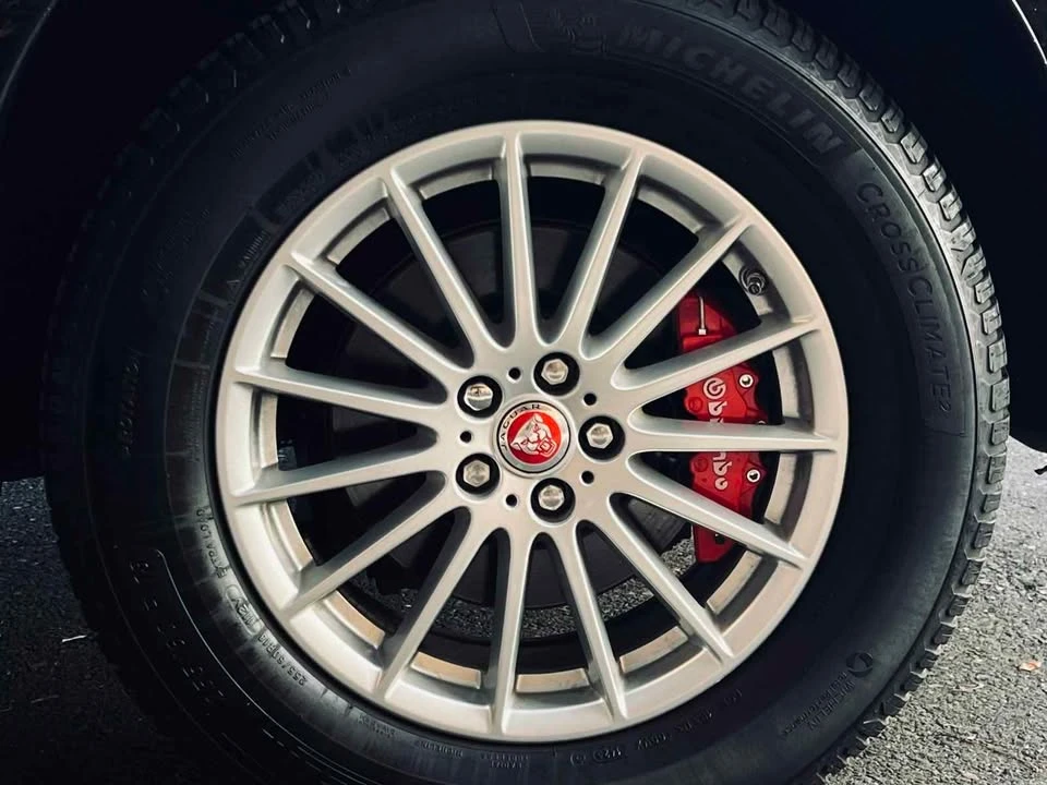 2019 Jaguar F-Pace - Image 11 of 16