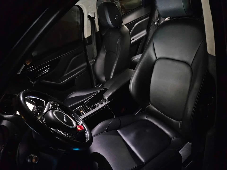 2019 Jaguar F-Pace - Image 14 of 16