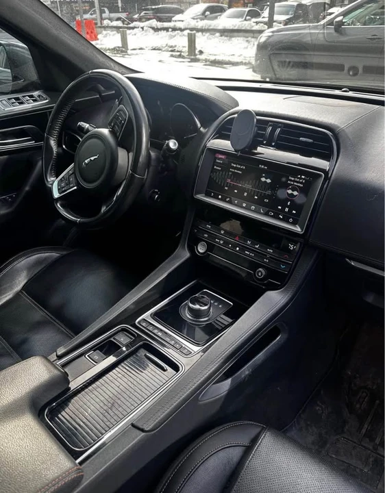 2019 Jaguar F-Pace - Image 5 of 8